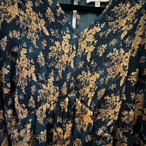 Hayden | Antique Floral Smocked Panel V Neck Dress | Medium - Picture 5 of 8